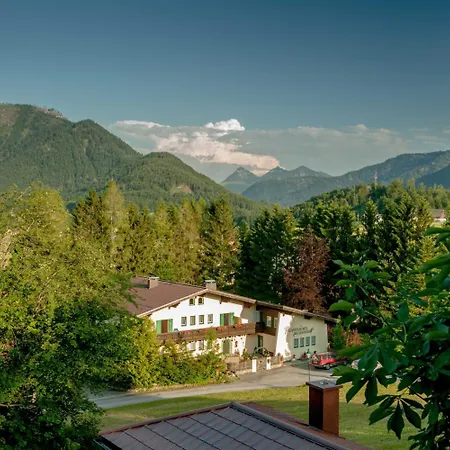 מלון Alte Post 4*