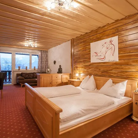 מלון Alte Post 4*